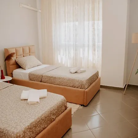 Sunny Skyline Apartment *