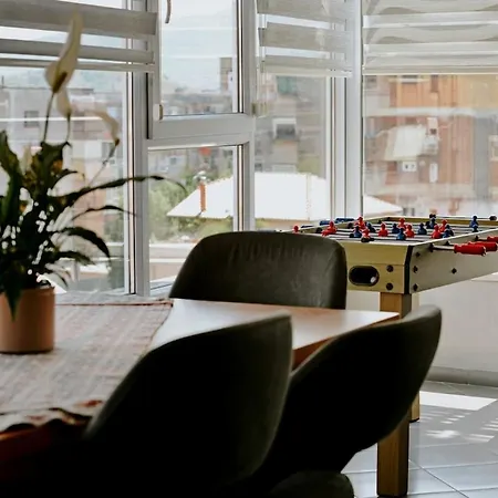 Sunny Skyline Apartment *
