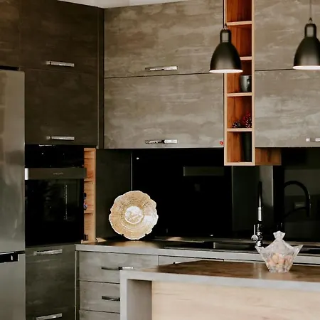 Sunny Skyline Apartment *